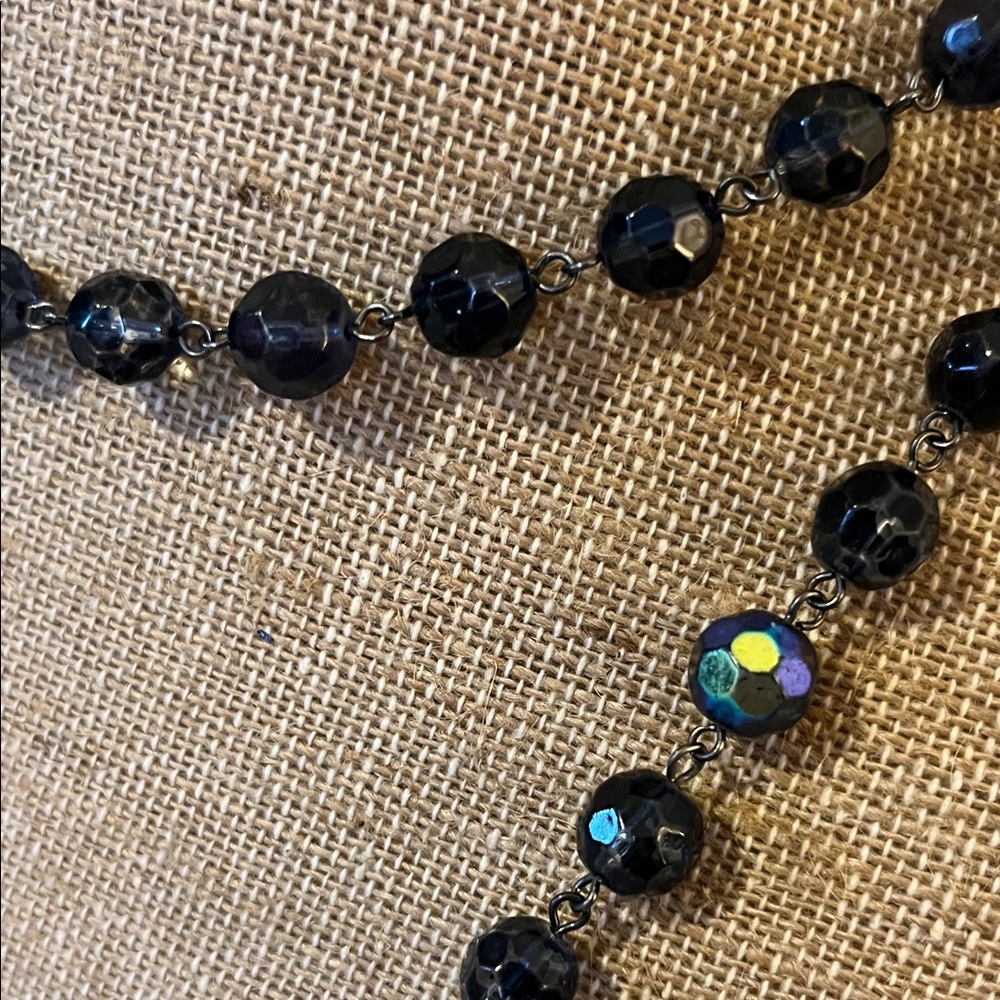 Black‎ Beaded Iridescent Necklace - Picture 2 of 5